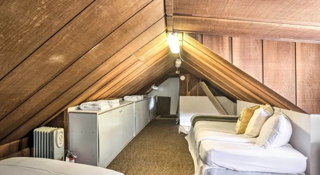 Tahoe Vista Cabin w/ Deck: 1 Mi to Kings Beach!, Забронировать Отель Отели Тахо-Виста 3 звезды, 3*