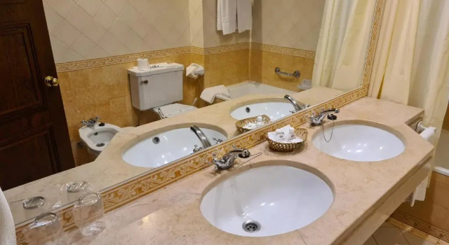 Люкс Hotel Urgeirica