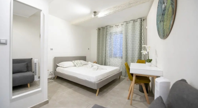Suite Farniente Jardin Garage Clim, Забронировать Отель Монпелье Hérault, рядом с Торговая палата Hôtel Saint-Côme