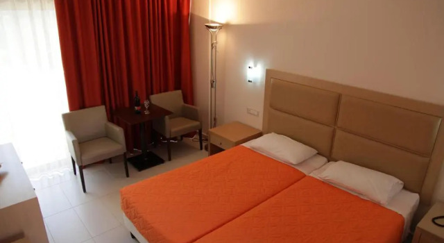 Двухместный номер Standard с видом на сад KOLYMBIA SKY HOTEL