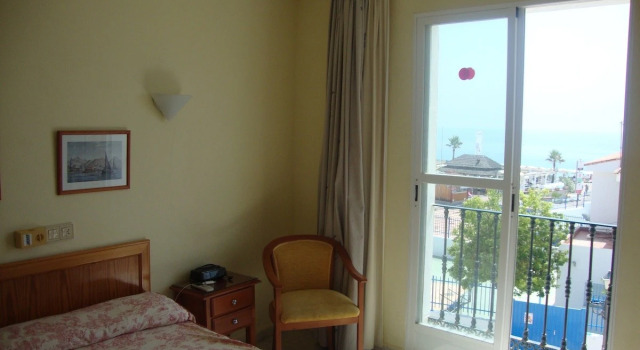Hotel Cabello, Забронировать Отель Торремолинос Коста-дель-Соль, рядом с Пляж El Saltillo