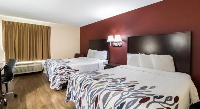 Четырёхместный номер Deluxe Red Roof Inn Murfreesboro