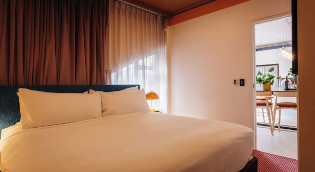 Номер Standard с балконом Laneways by Ovolo