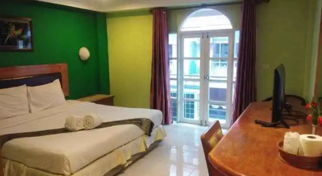 Hua Hin House Hotel Soi 74, Забронировать Отель Хуахин провинция Прачуапкхирикхан, рядом с The East Square Hua Hin