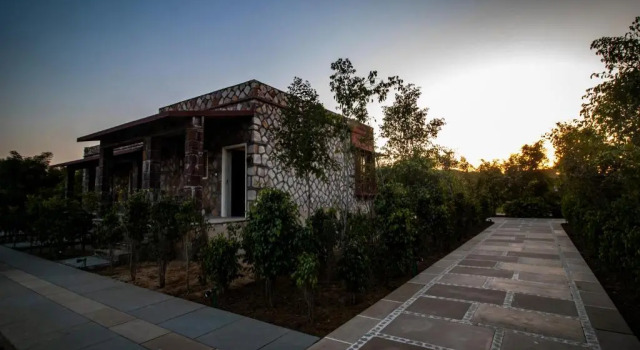 Tiger Kingdom, Ranthambore- A Club Mahindra Associate Resort, Забронировать Курортный отель Отели штата Раджастхана с парковкой, Парковка