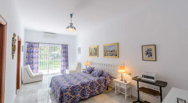 Вилла с бассейном с 5 комнатами Cubos Villa Las Colinas