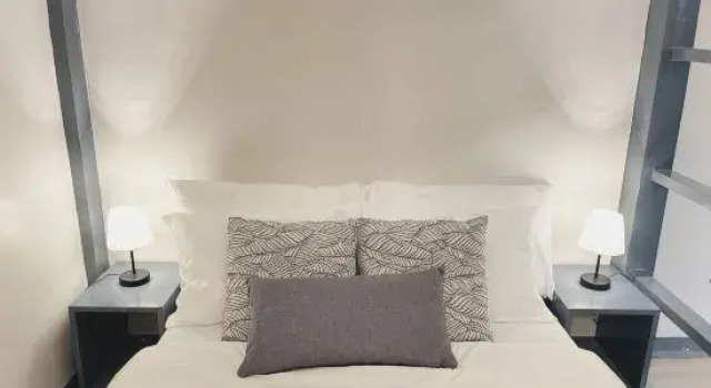 Easy Access Stay, Minutes from Airport on Main Road, Book Hotel Lapu Lapu 
