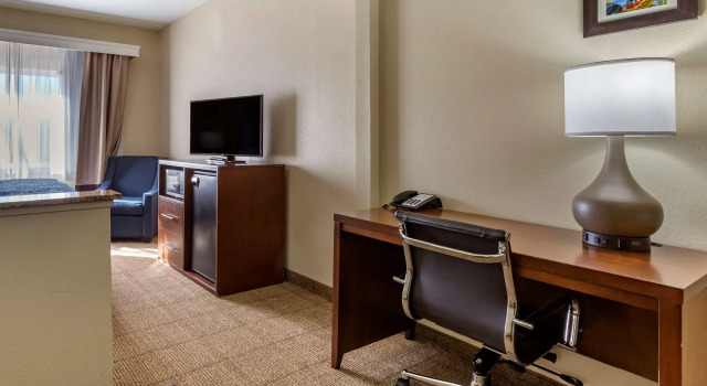 Двухместный люкс Comfort Inn & Suites Alameda at Albuquerque Balloon Fiesta Park