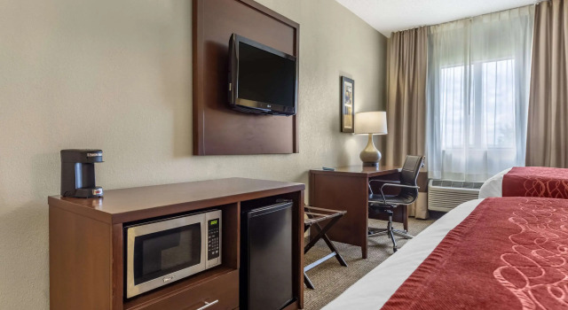 Четырёхместный номер Standard Comfort Inn & Suites Streetsboro - Kent