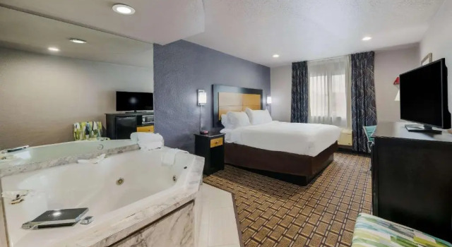 Двухместный люкс Quality Inn - Denton