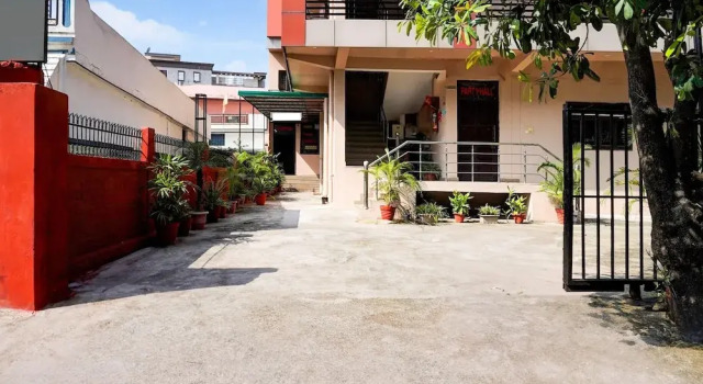 Mordern Room Ballaupur Chowk Dehradun, Rezervovat Hotel Déhrádún Uttarakhand