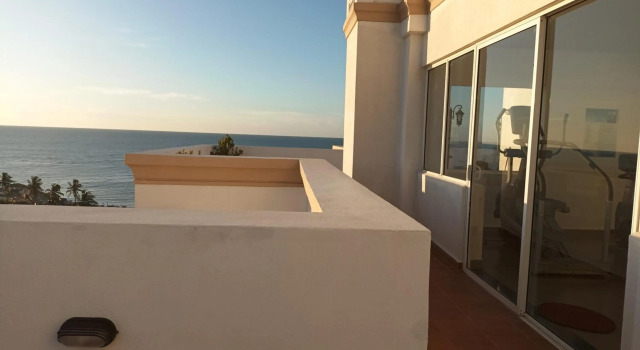 3-Bedroom Condo with Pool & spectacular Lagoon & Sea view