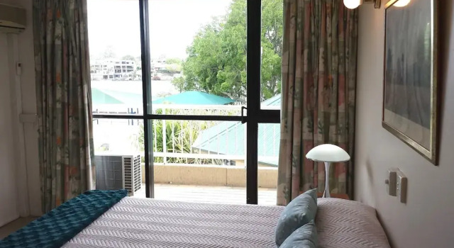 Апартаменты Standard Kirribilli Riverfront Apartments