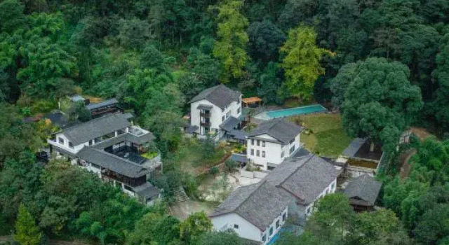 Номер Standard Emeishan XiaoshanQing Luxury Resort
