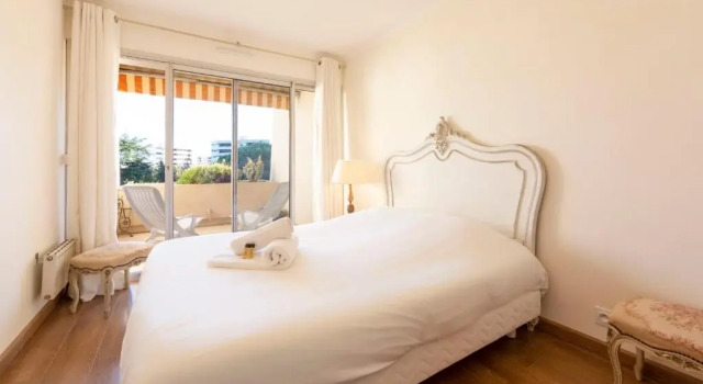 3 bedroom apartment of 90m2 with a spacious terrasse and a parking spot !
