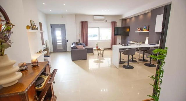 Апартаменты Kalafatis Downtown Apartment