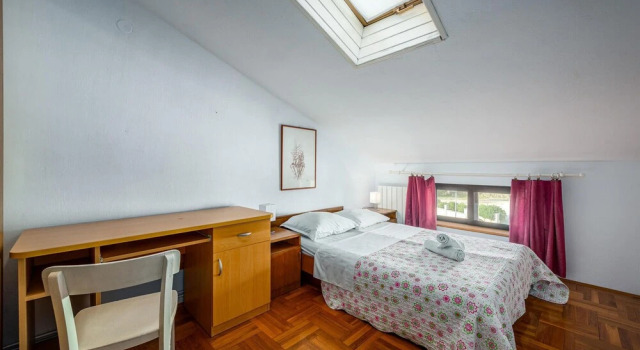 Awesome Apartment in Vrsar With 4 Bedrooms