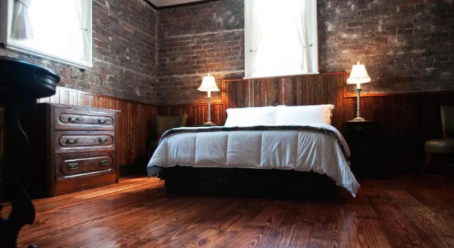 Люкс Deluxe Inn at the Old Jail