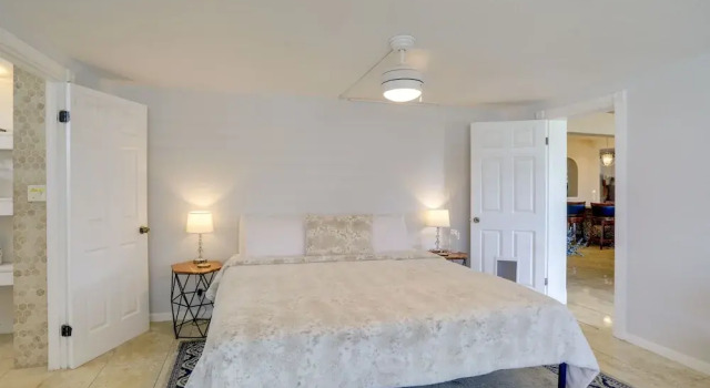 Коттедж с 4 комнатами Waterfront Home w/ Game Room, 2 Miles to Beach!