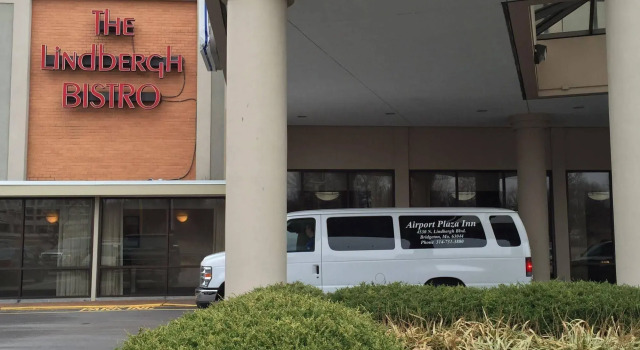 Airport Plaza Inn and Conference Center, Book Hotel Bridgeton Missouri