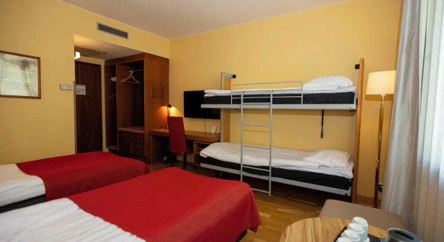 Четырёхместный номер Standard Hotel Savoy