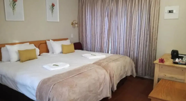 Ananda Lodge, Prenota Hotel Rustenburg 