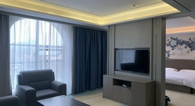 Holiday Inn Huaneng Kuqa, Prenota Hotel Hotel a Xinjiang con parcheggio, Parcheggio