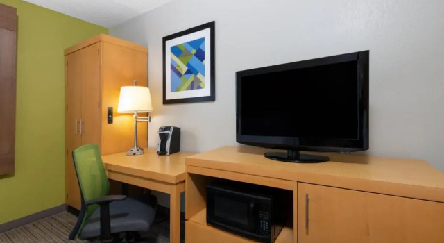 Четырёхместный номер Standard Holiday Inn Express & Suites Wheat Ridge-Denver West by IHG