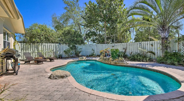 Коттедж Vacation Rental w/ Private Pool in Wilton Manors