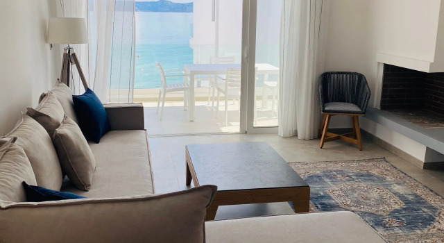 Люкс Deluxe с видом на море COSTA VASIA Seaside Suites and Apartments