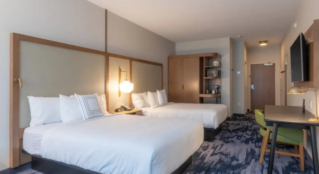 Четырёхместный номер Standard Fairfield by Marriott Inn & Suites Revelstoke