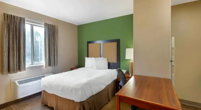 Номер Standard Suburban Studios Copley Akron West