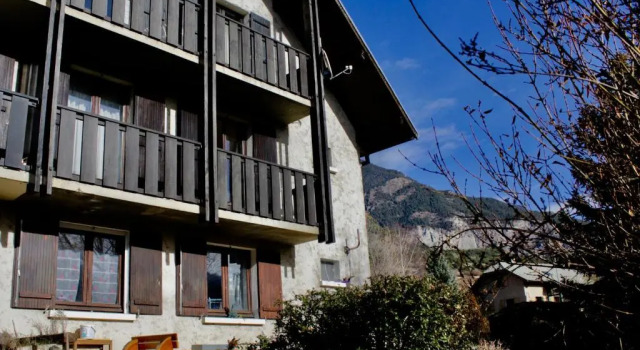 RDC Villa plein sud avec vue imprenable, Prenota Appartamento Hotel a Alvernia con parcheggio, Parcheggio
