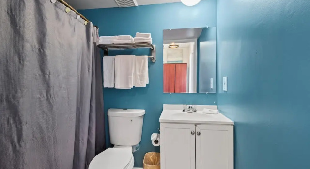 Студия Oceanfront Inn Room #25- Ocean View Balcony King Bed