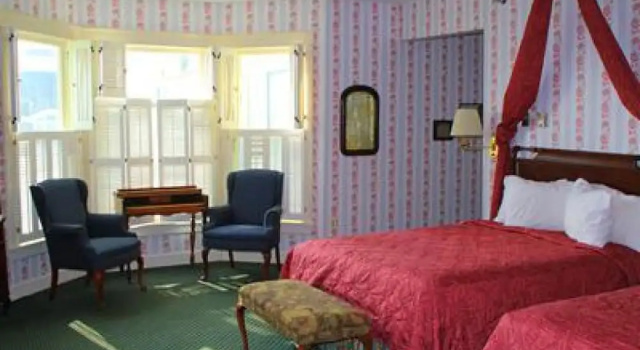 Четырёхместный номер Premium Inn on Mackinac