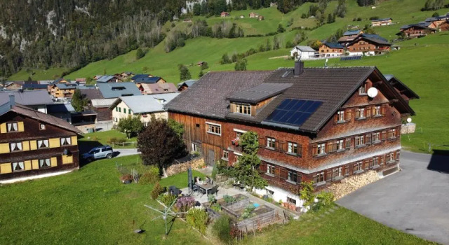 Ferienwohnungen Moosbrugger, Rezerwuj Hotel Hotele w Bregenzerwald z parkingiem, Parking