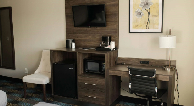Travelodge by Wyndham Escanaba, Book Hotel Escanaba Michigan