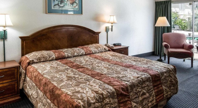 Rodeway Inn & Suites At the Casino, Забронировать Отель Отели и гостиницы Бошьер-Сити, рядом с Bossier Civic Center, Отель