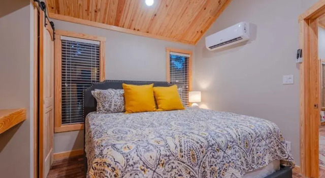 Little Bit of Sunshine With Private Hot Tub and Free Parking Onsite by Redawning, Boek Hotel Broken Bow Oklahoma