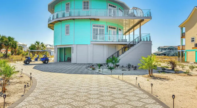 Коттедж Golf Cart + Elevator: Retreat 1 Block to Beach