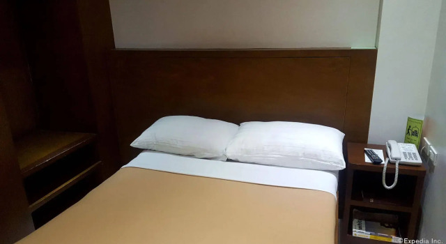 ZEN Rooms West Makati Hotel, Забронировать Отель Макати 