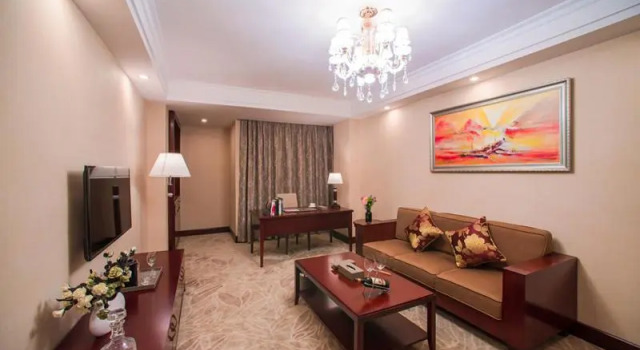Люкс Deluxe Guangzhou Jin Wan Li Business Hotel