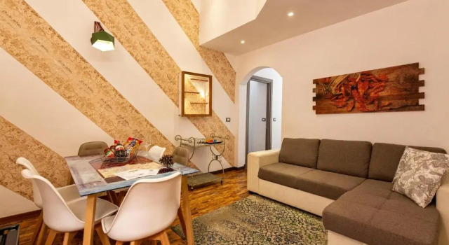 Коттедж с 3 комнатами Merulana Suite Apartment