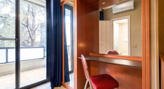 Трёхместный номер Standard Quality Hotel Rouge et Noir