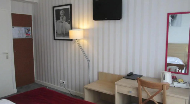 Двухместный номер Standard с балконом Hôtel Calme Des Pins & Spa