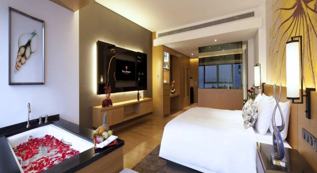 Standard Double room with lake view Wingtech Hotel