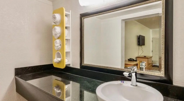 Четырёхместный номер Standard Motel 6 Huntington, WV