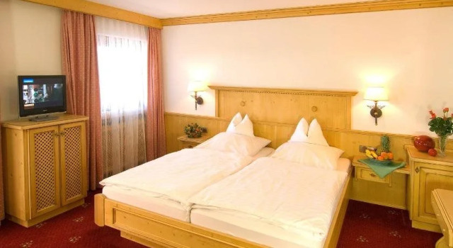Gästehaus Weißes Rössl, Rezerwuj Hotel Hotele w Bawaria z parkingiem, Parking