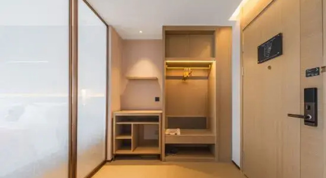 Семейный тент Lavande Hotel HaikouXiuying Wanda Plaza