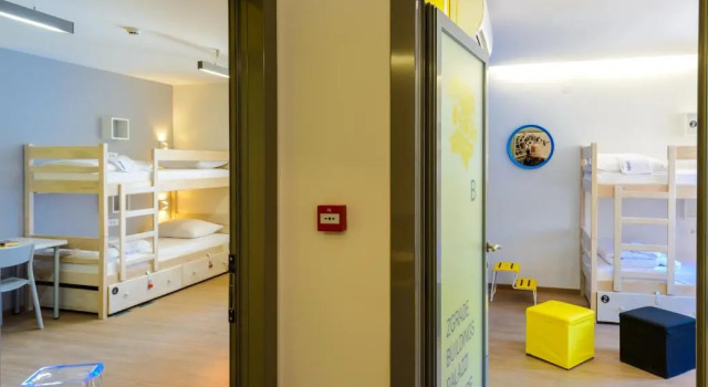 Кровать в общем номере с видом на сад Hostel Sea Breeze
